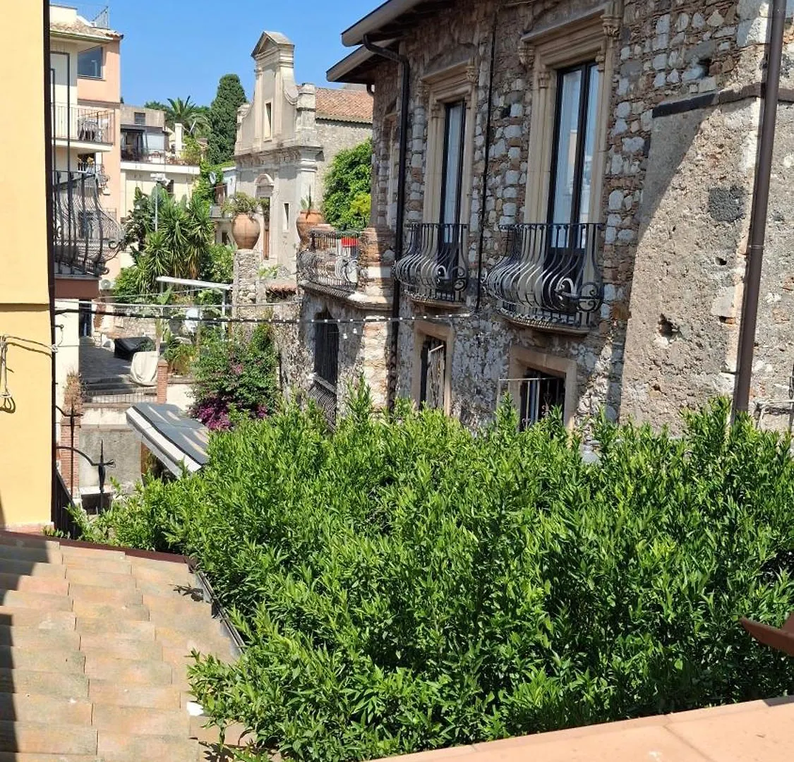 Room Aly Art Apartment Taormina